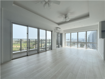 オーシャンビュー・2面開口のリビング・ダイニング