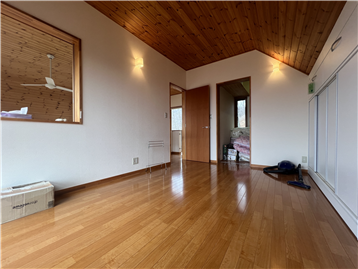 洋室（入口方向を撮影）