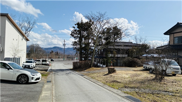 西側前面道路（南方向を撮影）