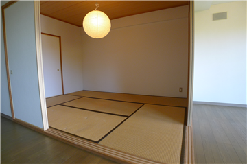 和室／LDK側から南東方向を撮影（リフォーム・補修等前）