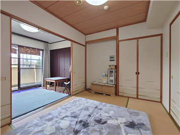 和室の東側角より洋室方向