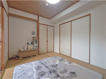 和室を南側角より