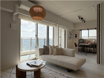 リビング・ダイニング（手前）、洋室2（奥） 