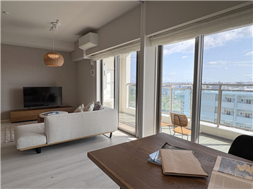 東向き開口のリビング・ダイニング