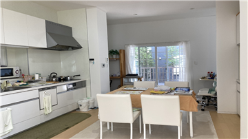 ダイニングキッチン(南東方向を撮影)