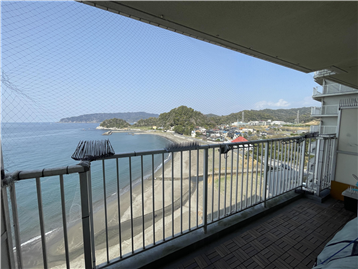 バルコニーから望む大六海岸／北東方向を撮影