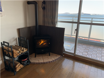 リビング窓越しに見る浜名湖の眺め