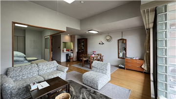 LDKと洋室（キッチン方向を撮影）