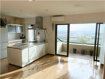 LDK（約17.7畳／バルコニー方向を撮影） 