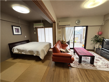 和室とLDK（バルコニー方向を撮影）