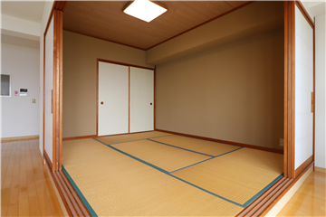 和室（バルコニー方向から撮影）