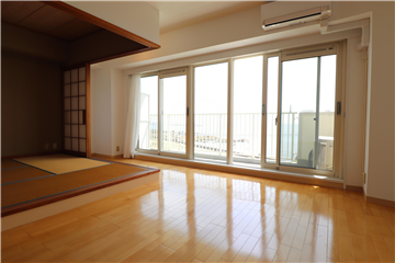 LD（和室とバルコニー方向を撮影）