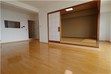 LD（入口と和室方向を撮影）