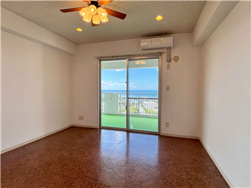 オーシャンビューの洋室1