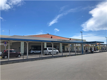 ユーグレナ離島ターミナルまで車で約4分（約1.4㎞）