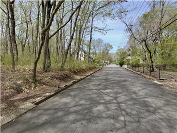 南東側約7.0ｍ幅の接面道路