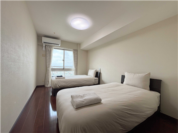 南側開口の洋室1