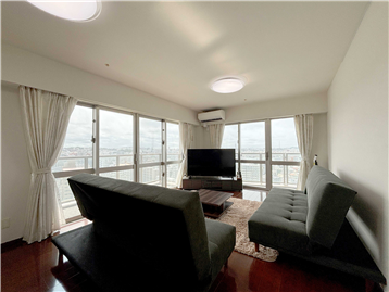 2面バルコニーのLDK（約19.2畳）