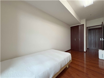 洋室2（約6.5畳）／窓側から撮影