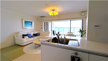 キッチンからも相模灘を望みます