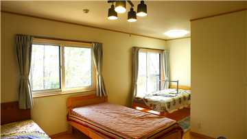 洋室２（南西方向を撮影）