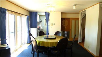 LDK（玄関方向を撮影）