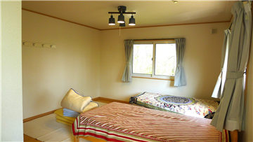 洋室２（北東方向を撮影）