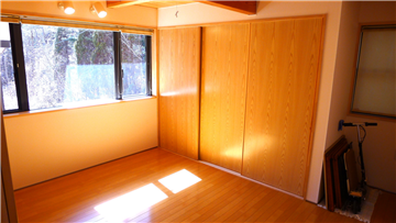 洋室（入口より撮影）