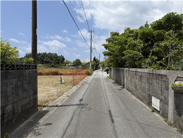 前面道路（東側から西方向を撮影）