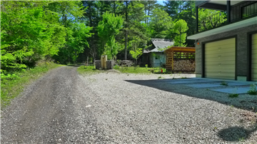 前面道路(南方向を撮影)