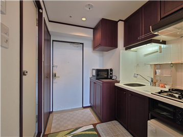 キッチンと玄関ホール
