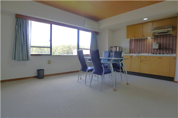 LDK(キッチン方向を撮影)