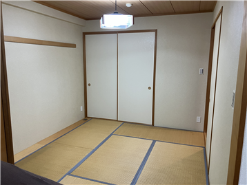 和室(押入方向を撮影）