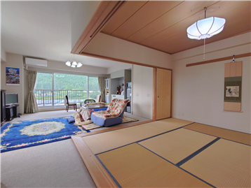 和室とLDKをホール側より