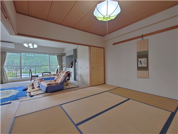 和室を南側角より