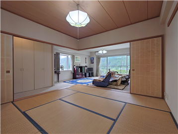 和室の東側角よりLDK方向