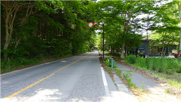 西側前面道路(北方向を撮影)