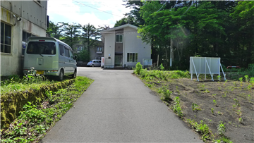 南側前面道路(西方向を撮影)