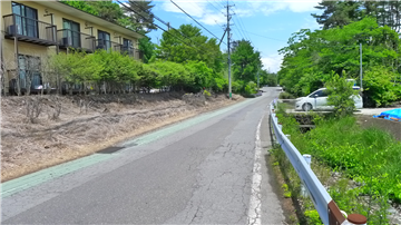 北西側接道(北東方向を撮影)
