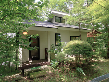 建物外観を西側より