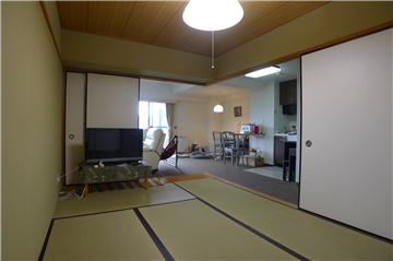 和室からLDKを撮影