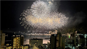 「熱海海上花火大会」／リビングより撮影