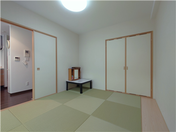 和室を西側角より
