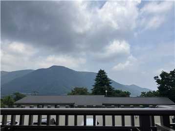 正面に大文字を望みます/バルコニーより東方向を撮影