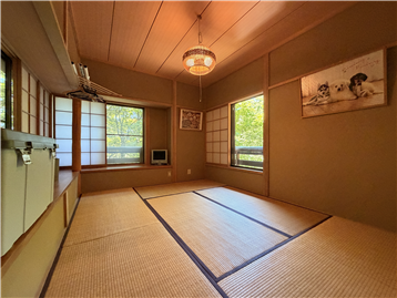 三面開口の和室2/入口側より撮影