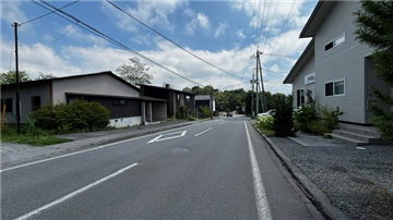 東側接道(南方向を撮影)