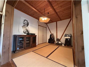 板貼り天井の和室(約6.0畳)