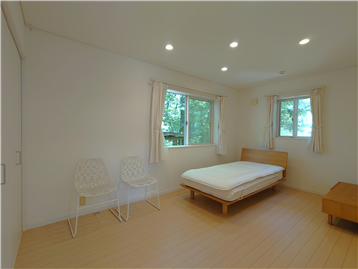 洋室を居室入口側より