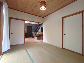 和室の南側角よりLDK方向