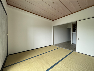 約６．４畳の和室／北東方向を撮影